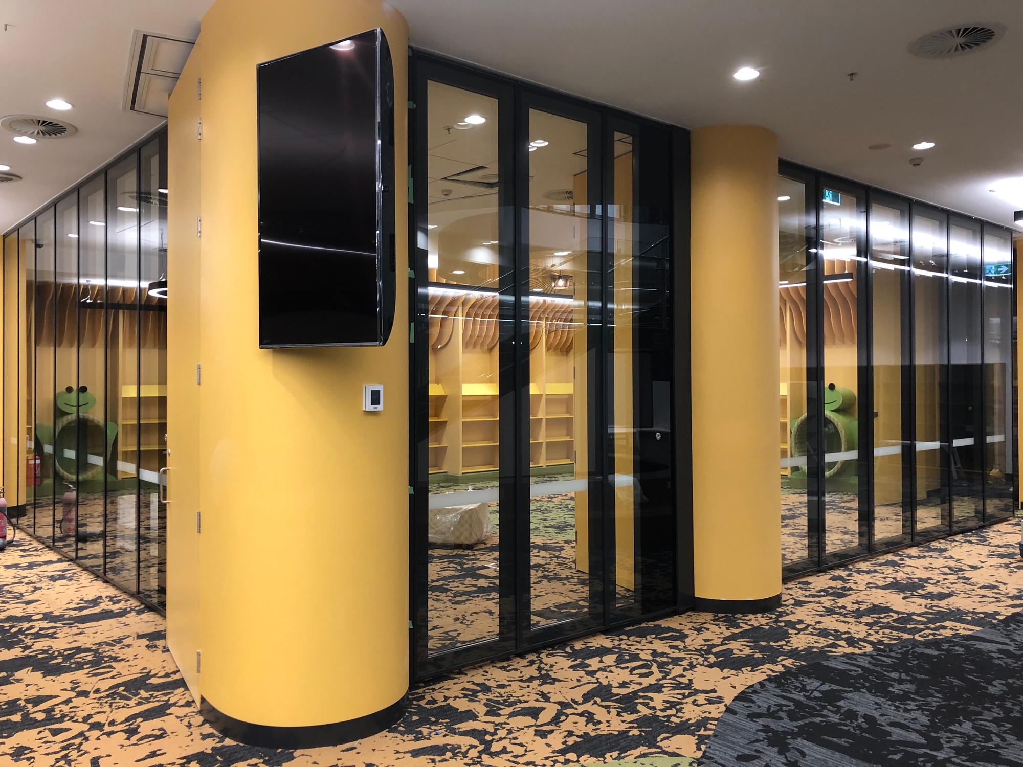 Manual Glass Partitions